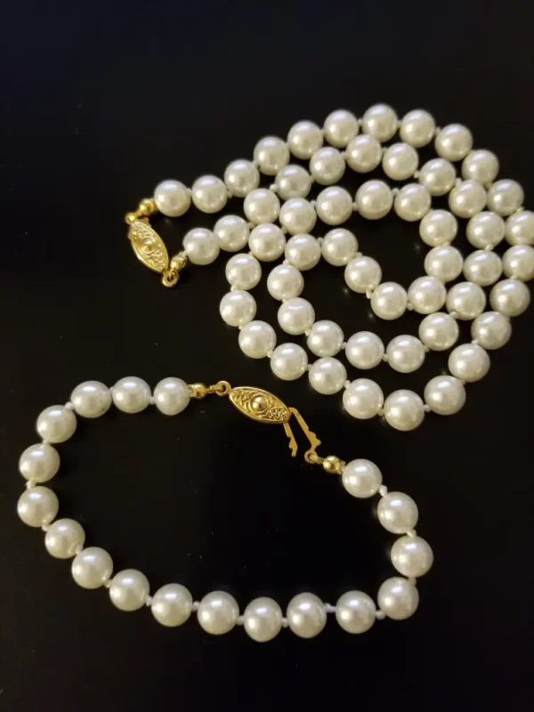 Pearl Necklace and Bracelet Set - Image 3