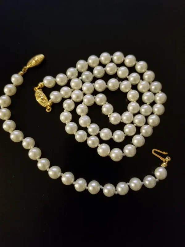 Pearl Necklace and Bracelet Set - Image 2