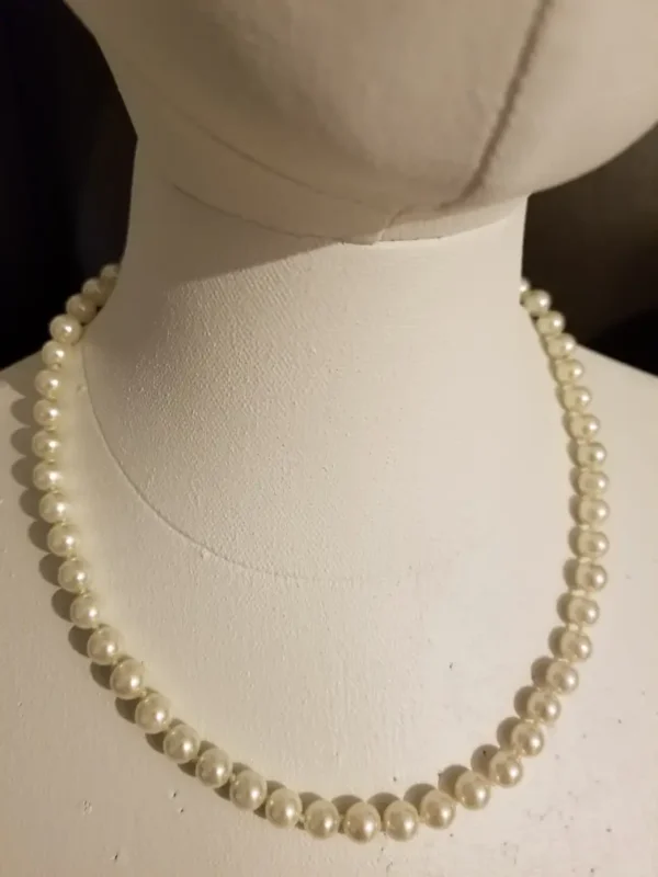 Pearl Necklace and Bracelet Set - Image 4