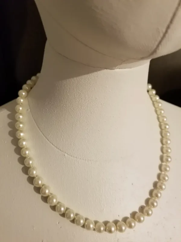 Pearl Necklace and Bracelet Set - Image 5