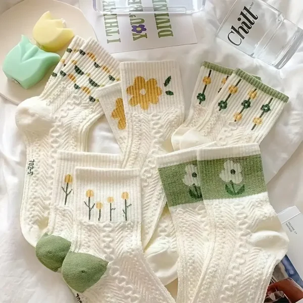 White Floral Textured Crew Socks 5pc Set - Image 2