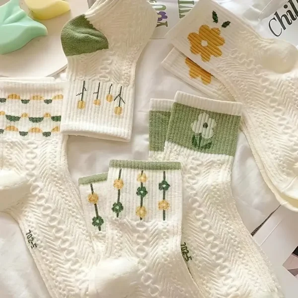 White Floral Textured Crew Socks 5pc Set - Image 4