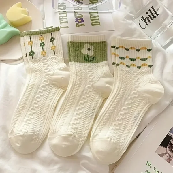 White Floral Textured Crew Socks 5pc Set - Image 3