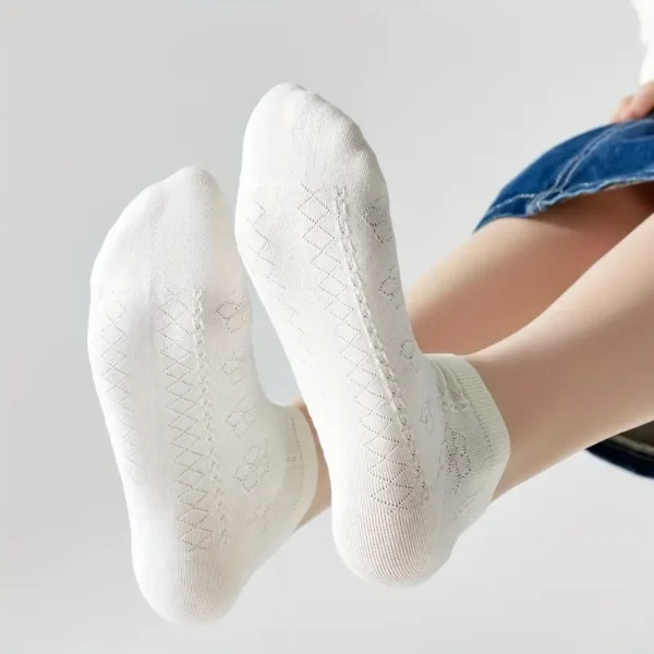 Raised Texture White Socks 5pc Set - Image 5